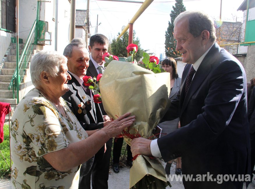 Премьер Крыма поздравил алуштинскую семью с «золотой свадьбой» Могилев, Премьер Крыма поздравил алуштинскую семью с «золотой свадьбой»