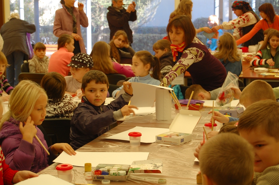 Международный книжный форум, На книжном форуме в Алуште провели мастер-классы для детей
