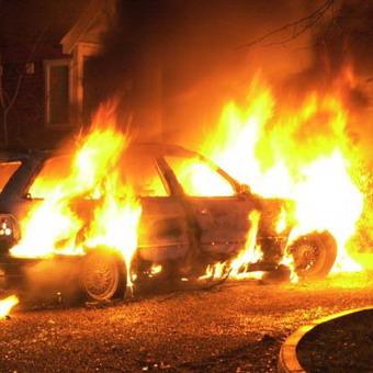 Пожар, Ночью в Симферополе сгорел «Мерседес»