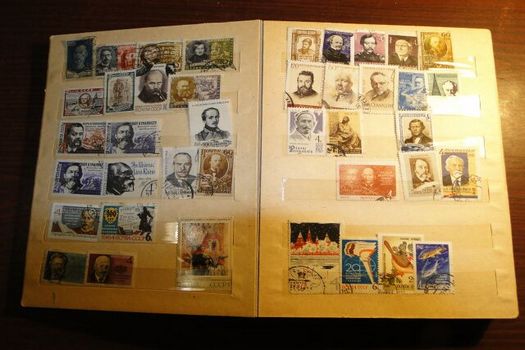 Россиянин пытался провезти в Крым 500 ценных марок Контрабанда, Россиянин пытался провезти в Крым 500 ценных марок