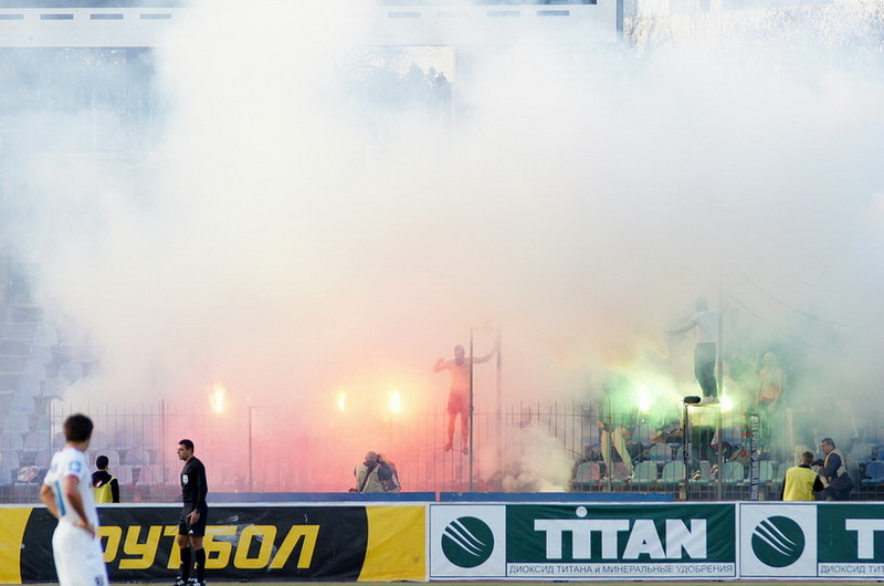 Таврия, Фанаты «Таврии» погрузили стадион в дымовую завесу