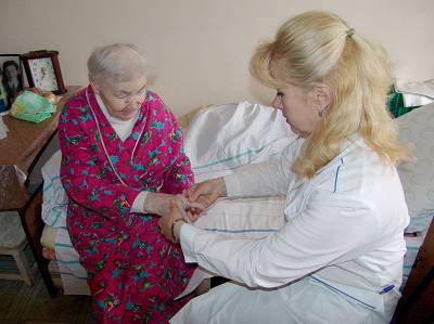 В Крыму 50 инвалидам компенсируют услуги сиделок инвалиды, В Крыму 50 инвалидам компенсируют услуги сиделок