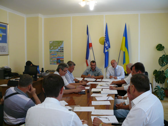 политическая ситуация в Украине, Ялтинские депутаты выступили за восстановление общественного порядка в Украине