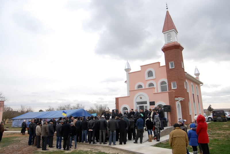 Мечеть, В Сакском районе рядом с церковью построили мечеть