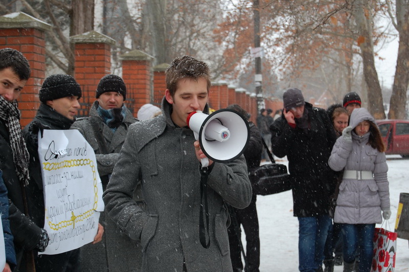 политическая ситуация в Украине, В Симферополе студенты митинговали против всех