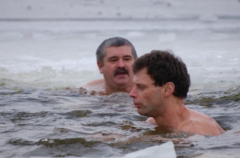 В Феодосии 1 января откроют купальный сезон Моржи, В Феодосии 1 января откроют купальный сезон