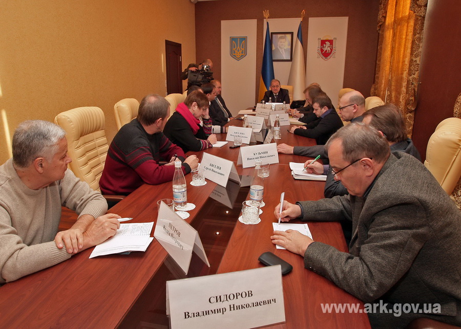 политическая ситуация в Украине, Крымские эксперты обсудили политическую ситуацию в стране