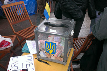 политическая ситуация в Украине, В Крыму штабы по стабилизации политической ситуации принимают пожертвования