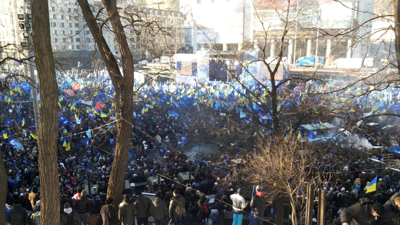 В Киеве американский телеканал заинтересовался митингующими крымчанами политическая ситуация в Украине, В Киеве американский телеканал заинтересовался митингующими крымчанами