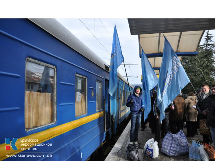 политическая ситуация в Украине, Митингующие в Киеве крымчане отправляются домой, чтоб выйти на работу