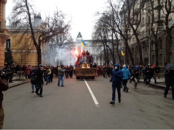 Молодежь Симферополя осуждает беспорядки в Киеве, – опрос политическая ситуация в Украине, Молодежь Симферополя осуждает беспорядки в Киеве, – опрос