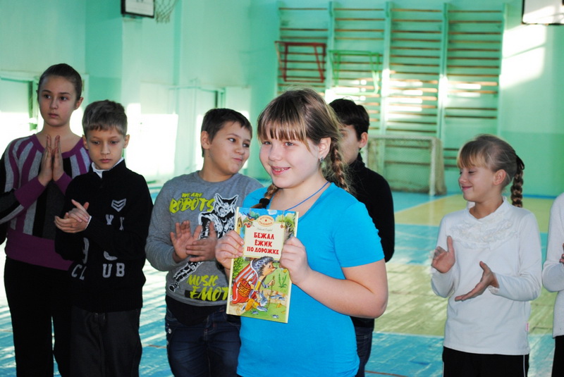 Книги которые нас воспитали, Книга от Златы Огневич досталась школьнице из Симферополя