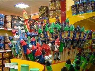 В Ялте изъяли сотню коробок с несертифицированной пиротехникой Пиротехника, В Ялте изъяли сотню коробок с несертифицированной пиротехникой