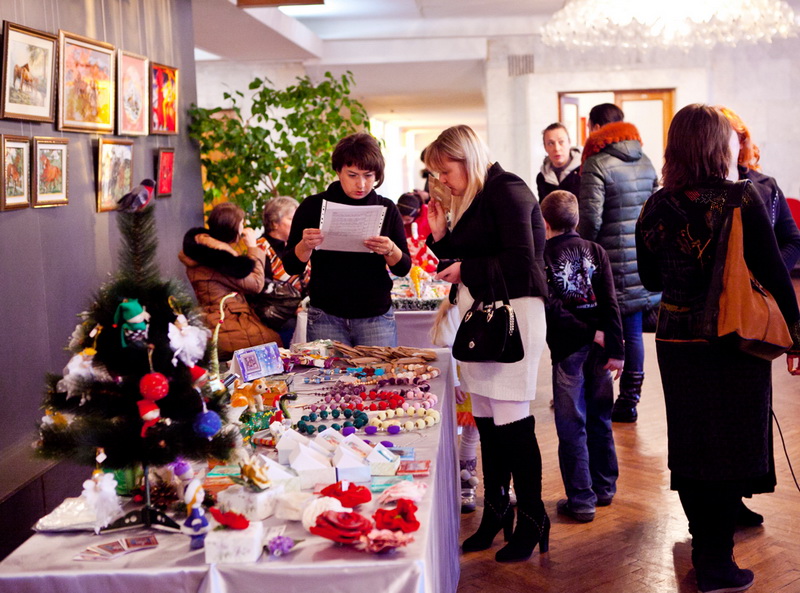 Выставка, В Севастополе представили «Новый год как подарок»