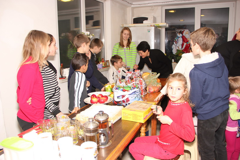 Книги которые нас воспитали, На симферопольском заводе «Фиолент» собрали для детей более тысячи книг