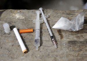 В Симферополе задержали наркомана с инъекционным набором Наркотики, В Симферополе задержали наркомана с инъекционным набором