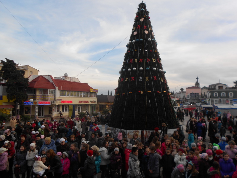 Городская елка, В Алуште зажгли главную городскую елку