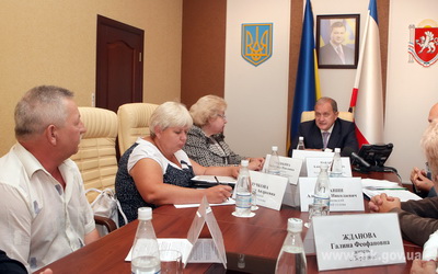 Пайщики агрофирмы «Крым» выразили благодарность Анатолию Могилеву Агрофирма Крым, Пайщики агрофирмы «Крым» выразили благодарность Анатолию Могилеву