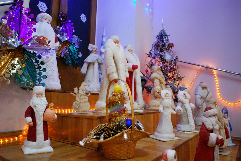 Выставка, В Евпатории открыли выставку новогодних открыток и игрушек