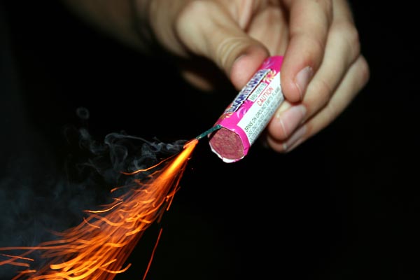 В Севастополе четыре человека травмировалось при использовании пиротехники Пиротехника, В Севастополе четыре человека травмировалось при использовании пиротехники