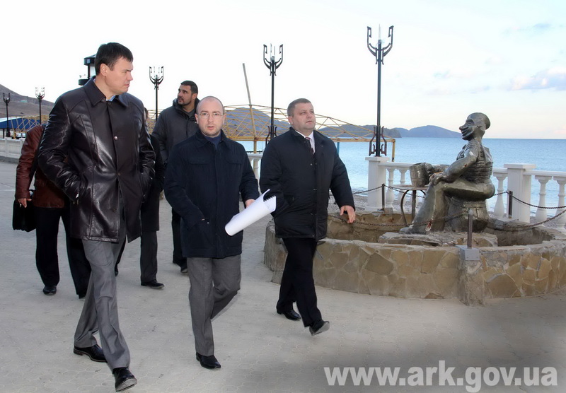 На набережной Коктебеля установят еще одну сцену и колесо обозрения Набережная, На набережной Коктебеля установят еще одну сцену и колесо обозрения