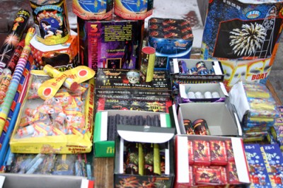 фейерверк, В Алуште изъяли 19 тыс. нелегально продаваемых петард и мини-салютов