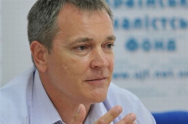 политическая ситуация в Украине, Нардеп считает бессмысленным вводить в Украине чрезвычайное положение 