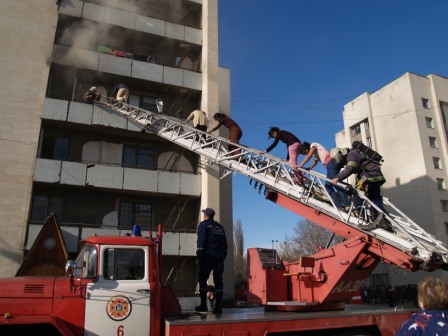 В Симферополе горело общежитие с иностранными студентами Пожар, В Симферополе горело общежитие с иностранными студентами