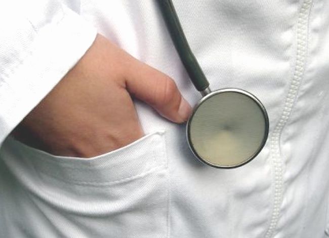 В Крыму за взятку медик предлагал больному открыть незаконный больничный Коррупция, В Крыму за взятку медик предлагал больному открыть незаконный больничный