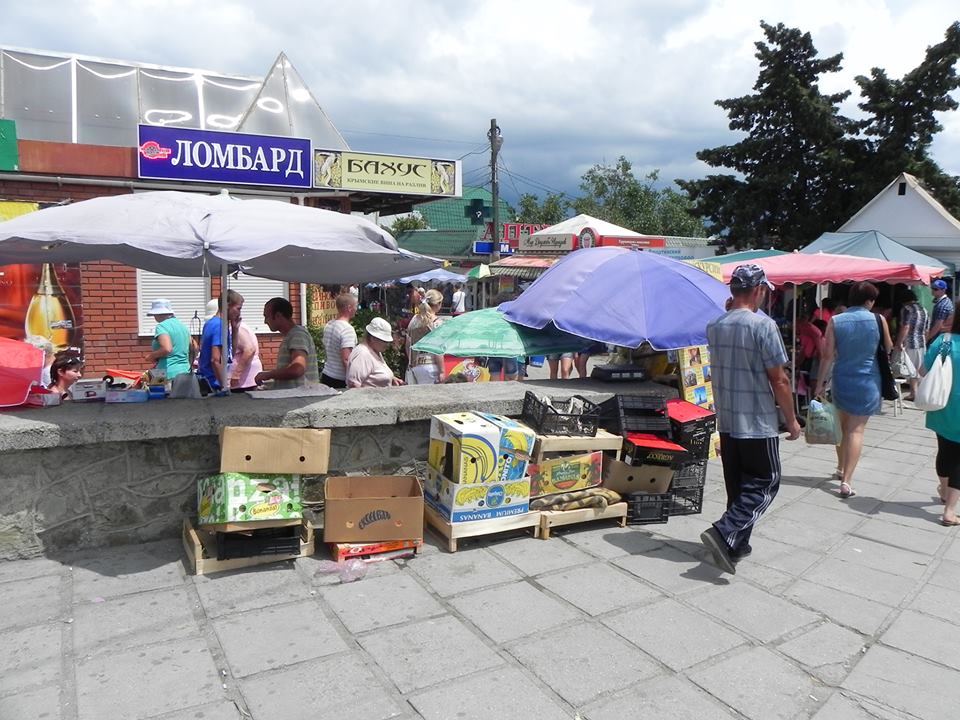 стихийная торговля, В Алуште принят мораторий на торговлю в курортной зоне