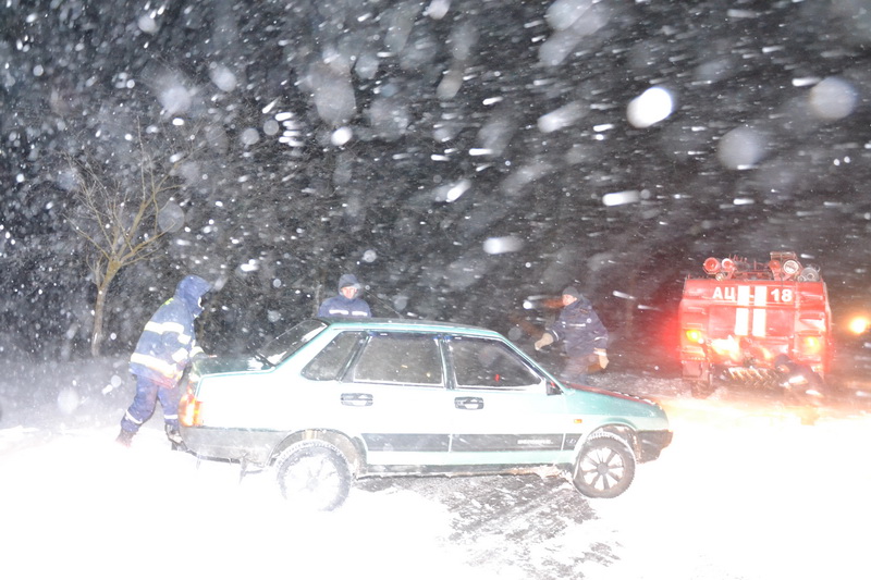 Непогода, На крымских дорогах застревают десятки автомобилей