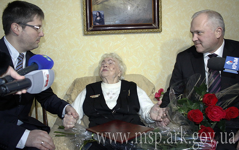 Долгожитель, В Симферополе три долгожителя отметили 100-летние юбилеи