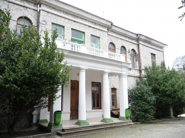 Прокуратура оспорит размещение ночного клуба в детском санатории в Симеизе Земля, Прокуратура оспорит размещение ночного клуба в детском санатории в Симеизе