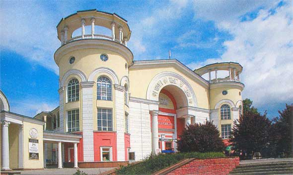 кинотеатр, В Доме кино Симферополя построят четыре кинозала