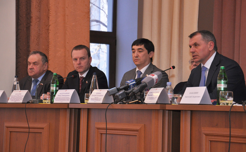 встреча, Крымские депутаты встретились со студентами-медиками в Симферополе