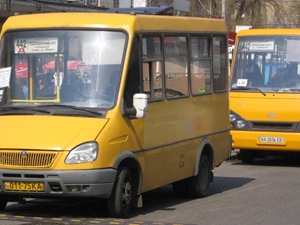 В Симферополе за остановку в неположенном месте оштрафовали 20 маршрутчиков В Симферополе за остановку в неположенном месте оштрафовали 20 маршрутчиков