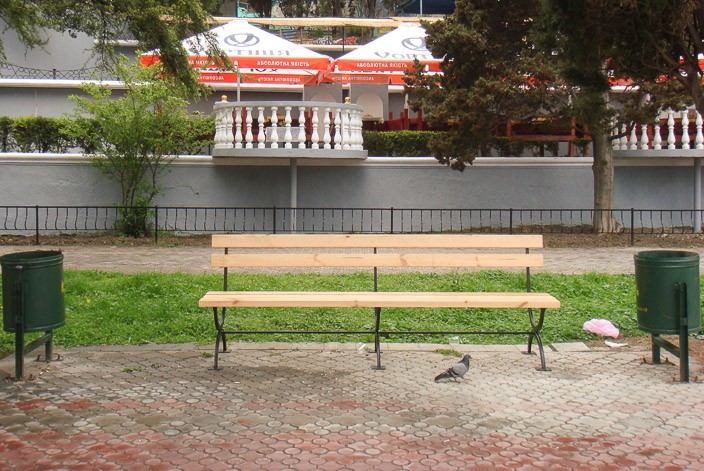 Хулиганы поломали скамейки на набережной Алушты Хулиганы поломали скамейки на набережной Алушты