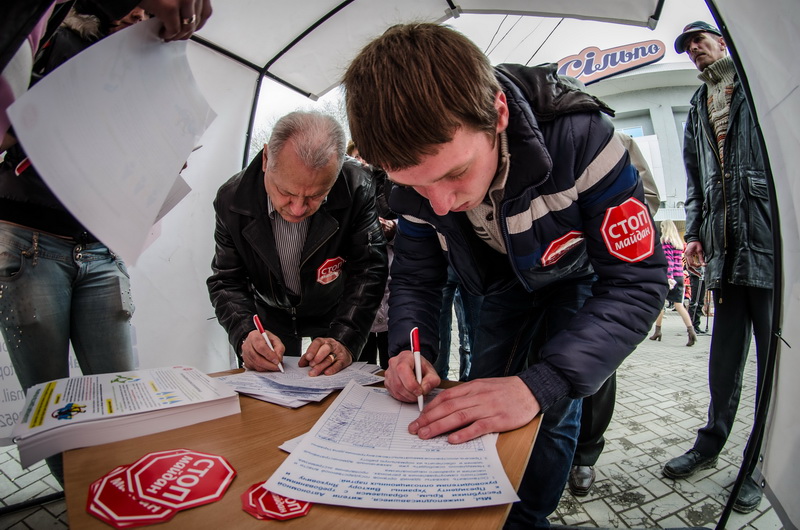 «Стоп майдан» начал сбор подписей крымчан против экстремизма и насилия в стране