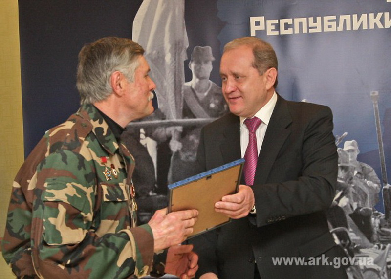 Премьер Крыма вручил награды воинам-интернационалистам Премьер Крыма вручил награды воинам-интернационалистам