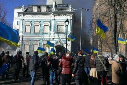 Первая кровь на руках у лидеров оппозиции