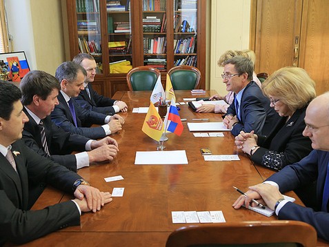 Спикер парламента Крыма встретился с депутатами Госдумы России Спикер парламента Крыма встретился с депутатами Госдумы России