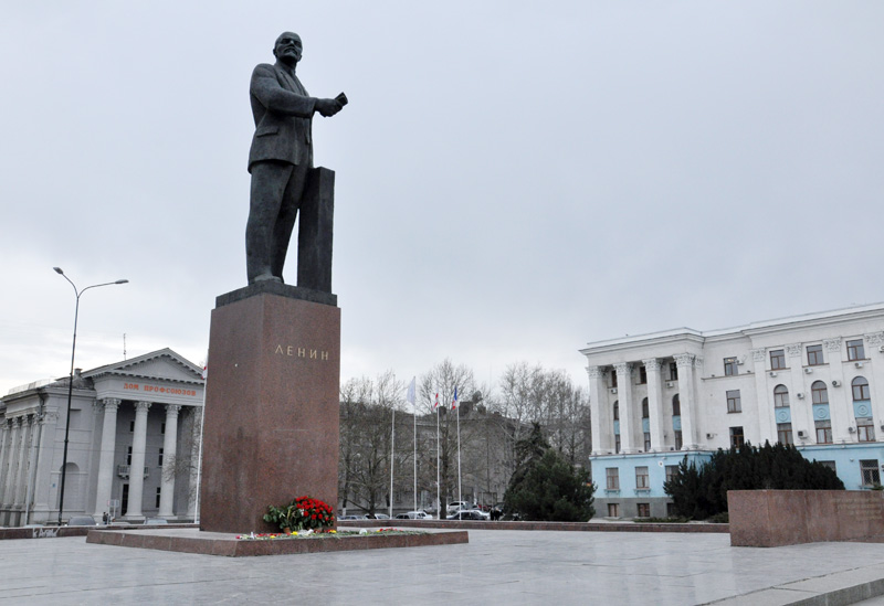 Опрос о переносе памятника Ленину в Симферополе проведут в субботу