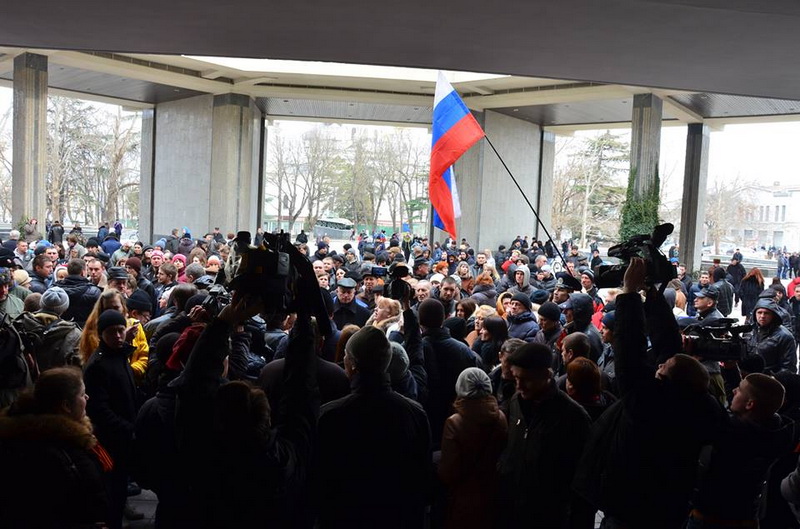 В Симферополе крымчане потребовали от власти сформировать свою позицию В Симферополе крымчане потребовали от власти сформировать свою позицию