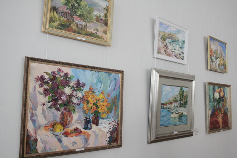 В Симферополе открылась выставка молодой крымской художницы В Симферополе открылась выставка молодой крымской художницы