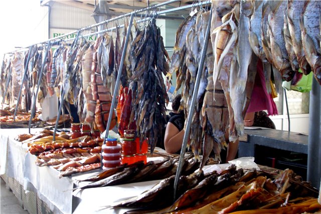 На рынки Керчи поставили почти 50 тонн рыбы неизвестного происхождения На рынки Керчи поставили почти 50 тонн рыбы неизвестного происхождения