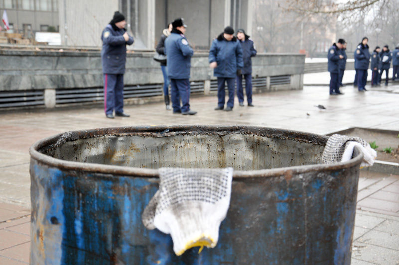 Центральные улицы Симферополя по-прежнему перекрыты Центральные улицы Симферополя по-прежнему перекрыты
