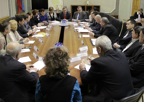 В Алуште создали общественное объединение для поддержания жизнедеятельности города В Алуште создали общественное объединение для поддержания жизнедеятельности города