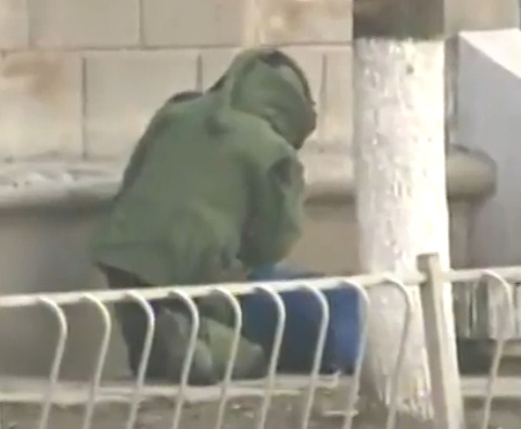 Неподалеку от крымского Совмина обнаружили подозрительную сумку Неподалеку от крымского Совмина обнаружили подозрительную сумку