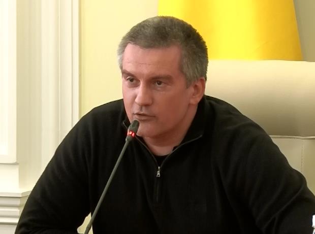 Ситуация в Крыму под полным контролем, – премьер