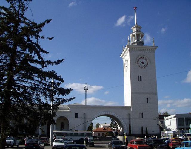 Поезда и автобусы из Симферополя отправляются по расписанию